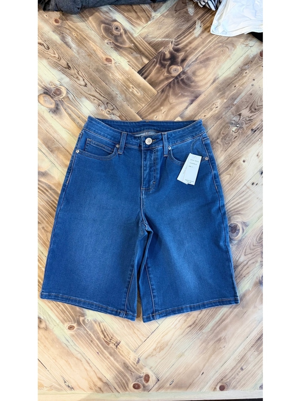 NWT Ofluck Original Jeans Bermuda Denim Shorts Women’s Size 4 Stretch Mid Wash